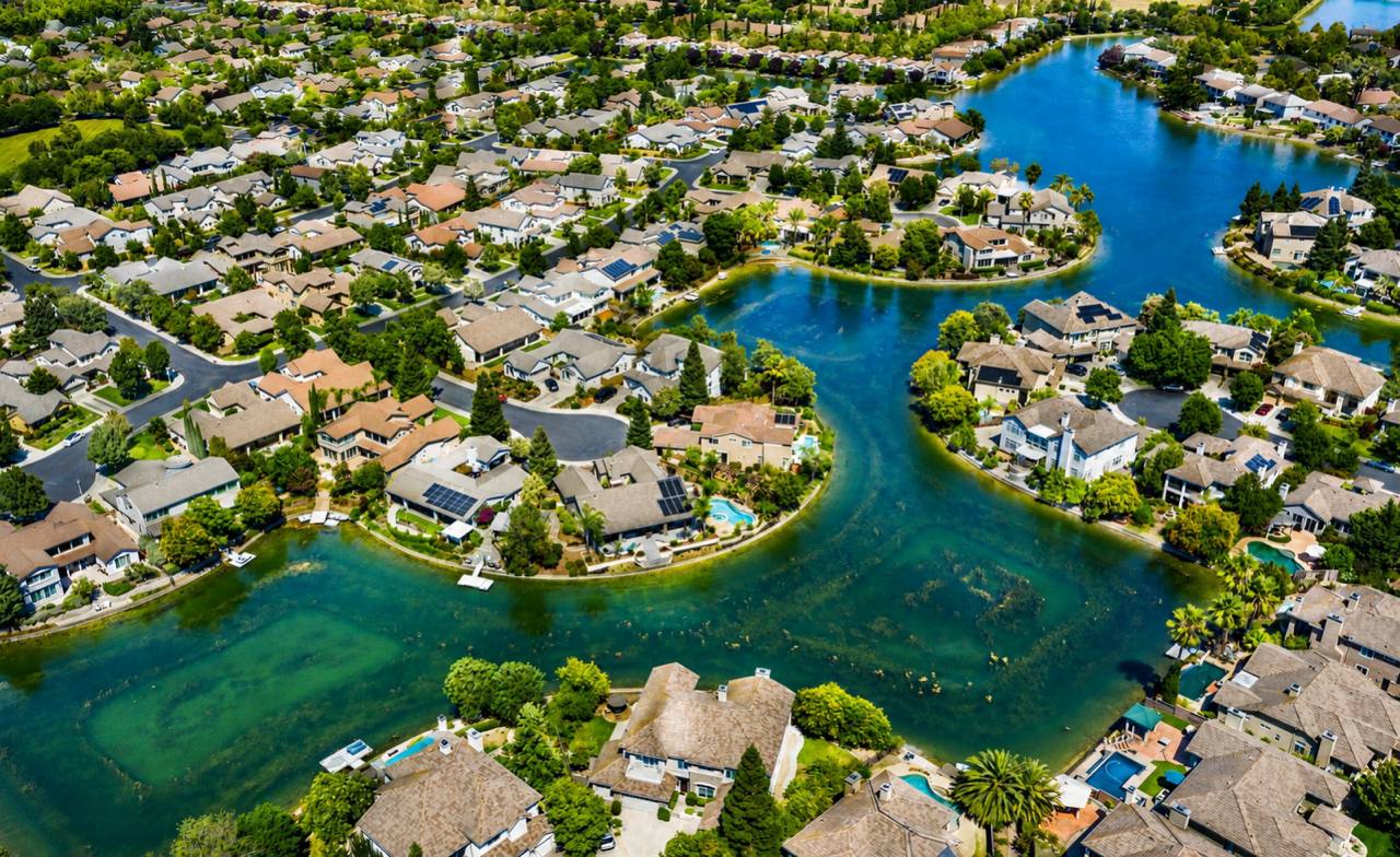 THE BEST OF Elk Grove Movers